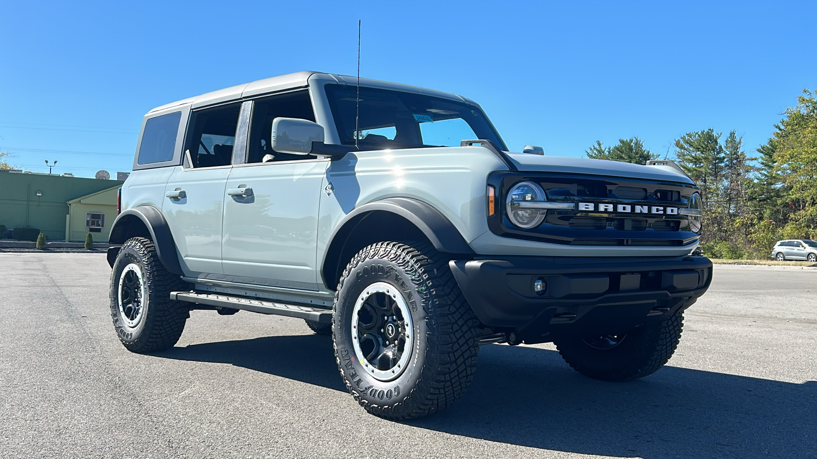 2024 Ford Bronco Outer Banks 3