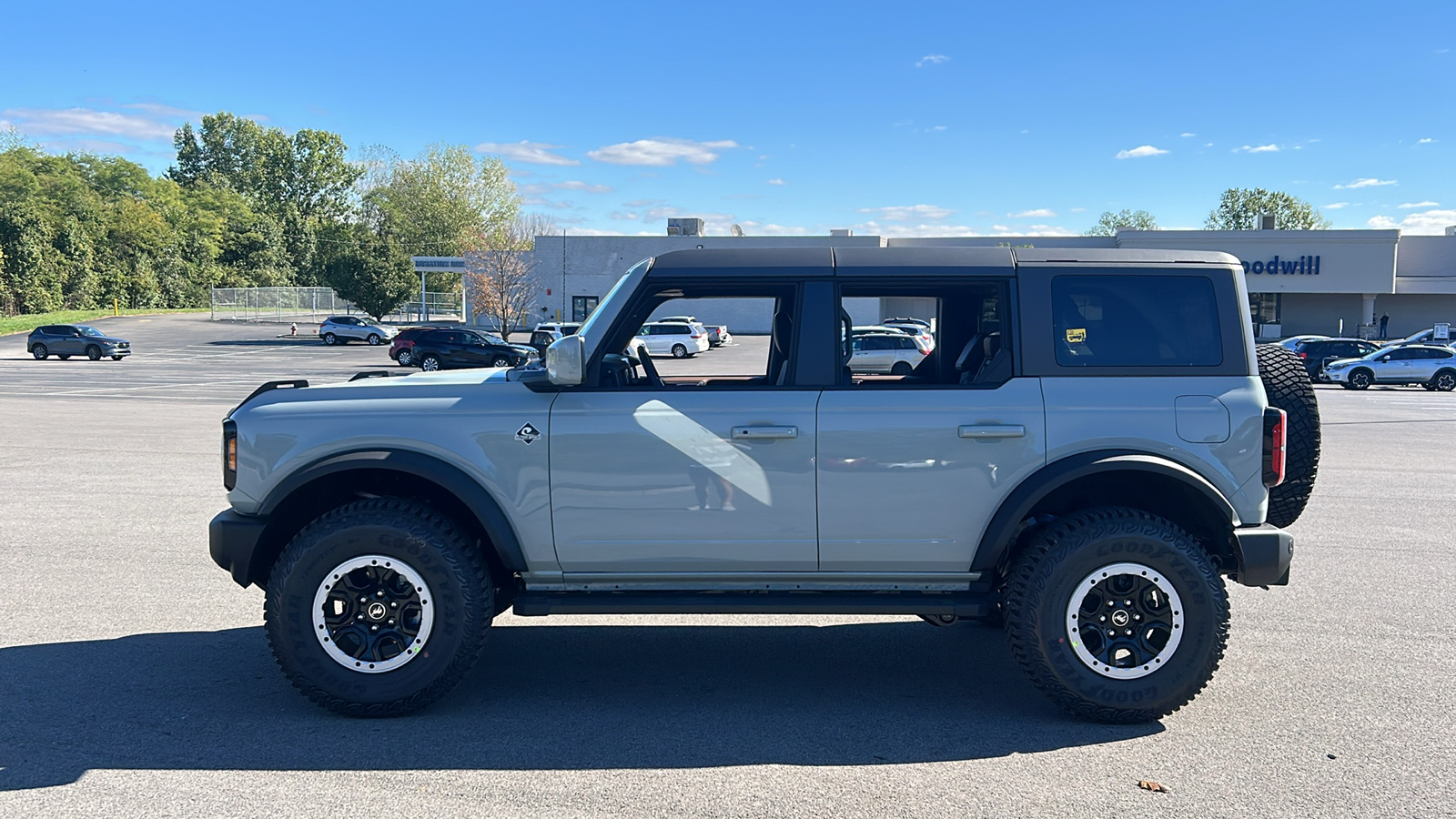 2024 Ford Bronco Outer Banks 16