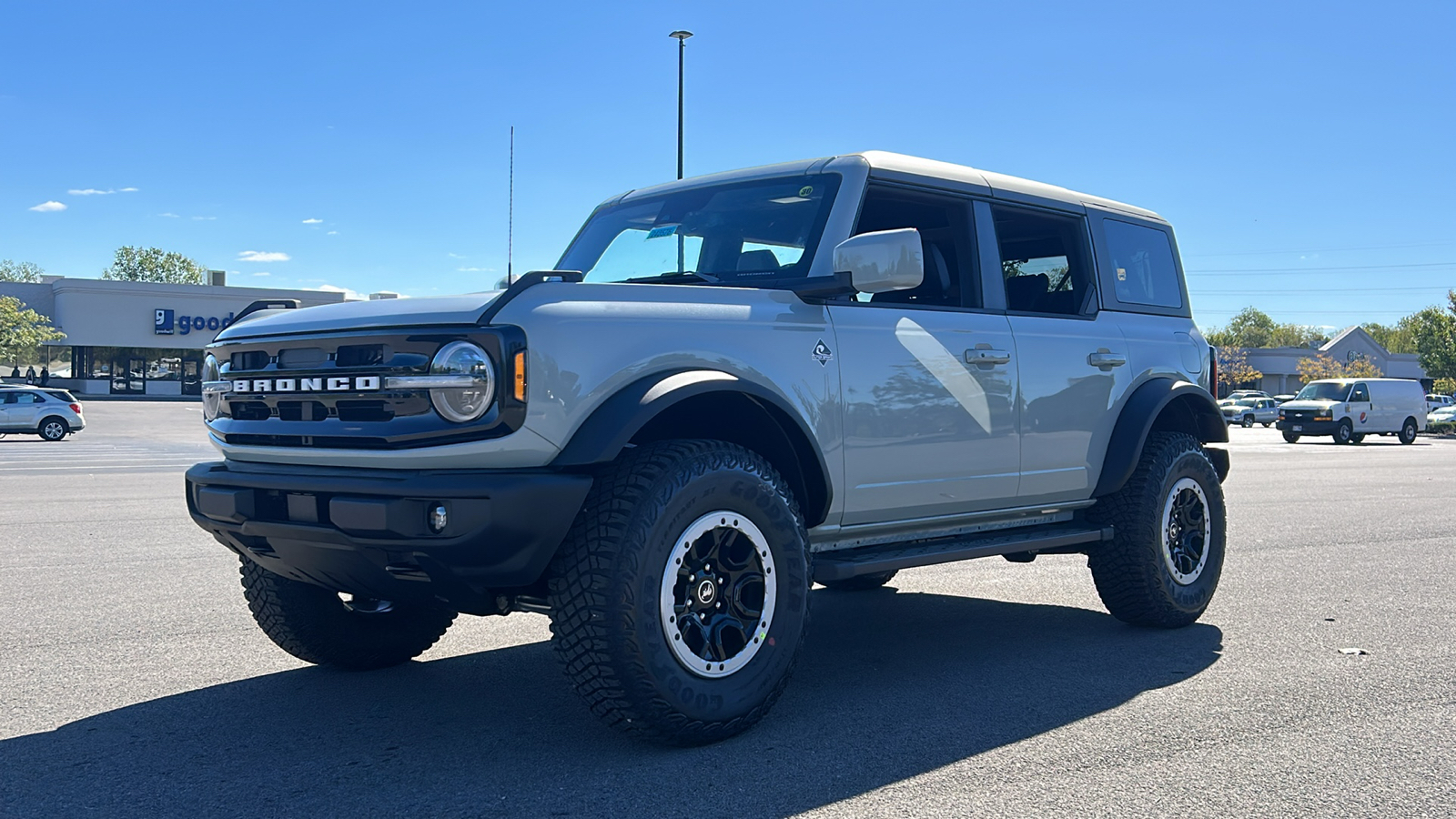 2024 Ford Bronco Outer Banks 38