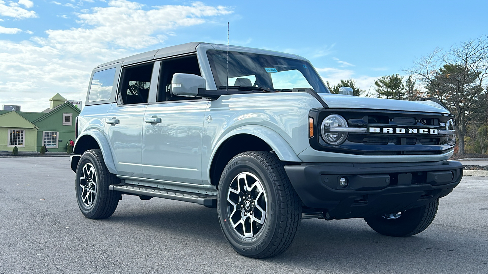 2024 Ford Bronco Outer Banks 2