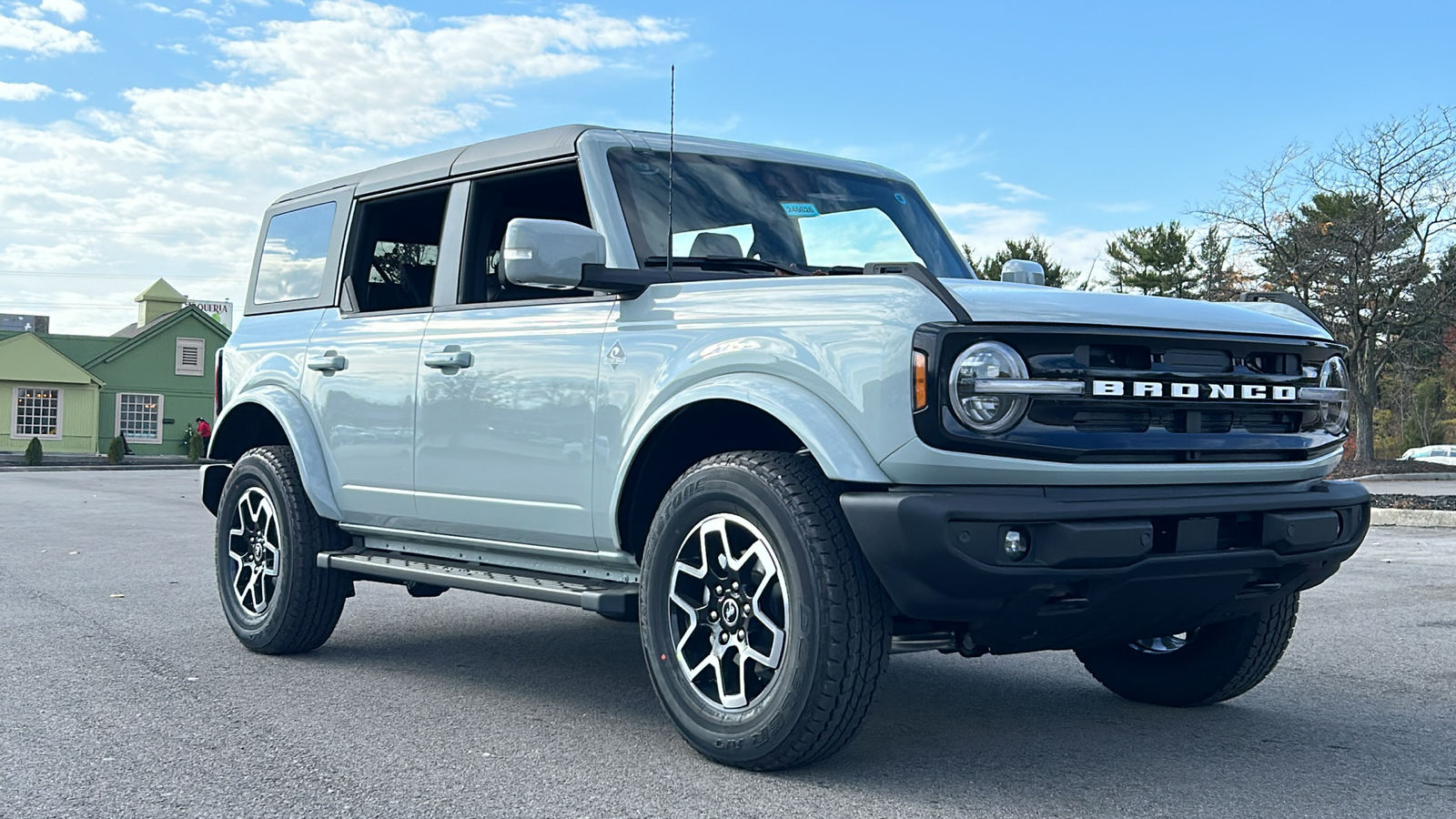 2024 Ford Bronco Outer Banks 3