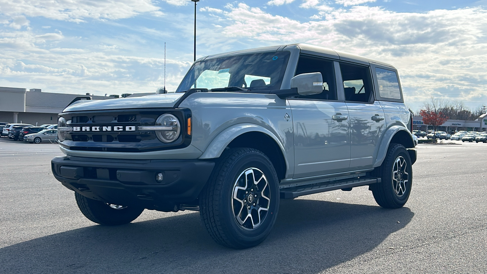 2024 Ford Bronco Outer Banks 38