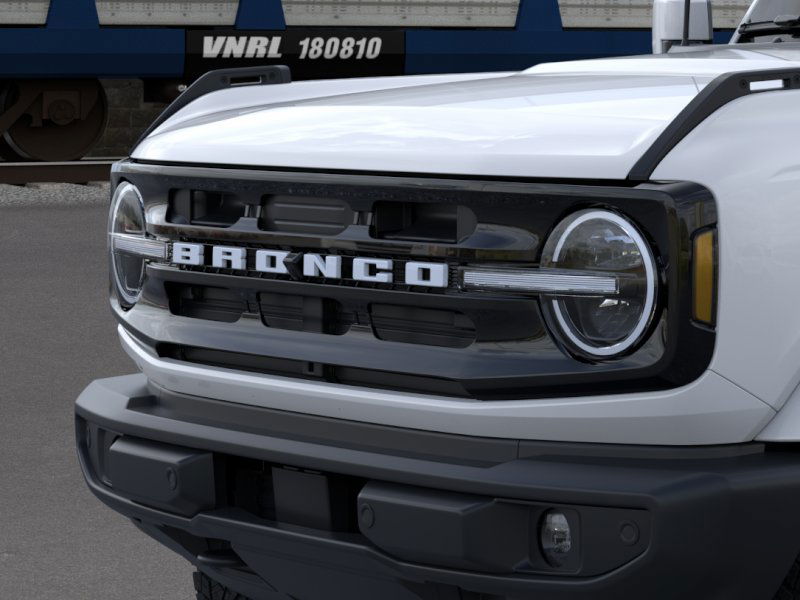 2024 Ford Bronco Outer Banks 19