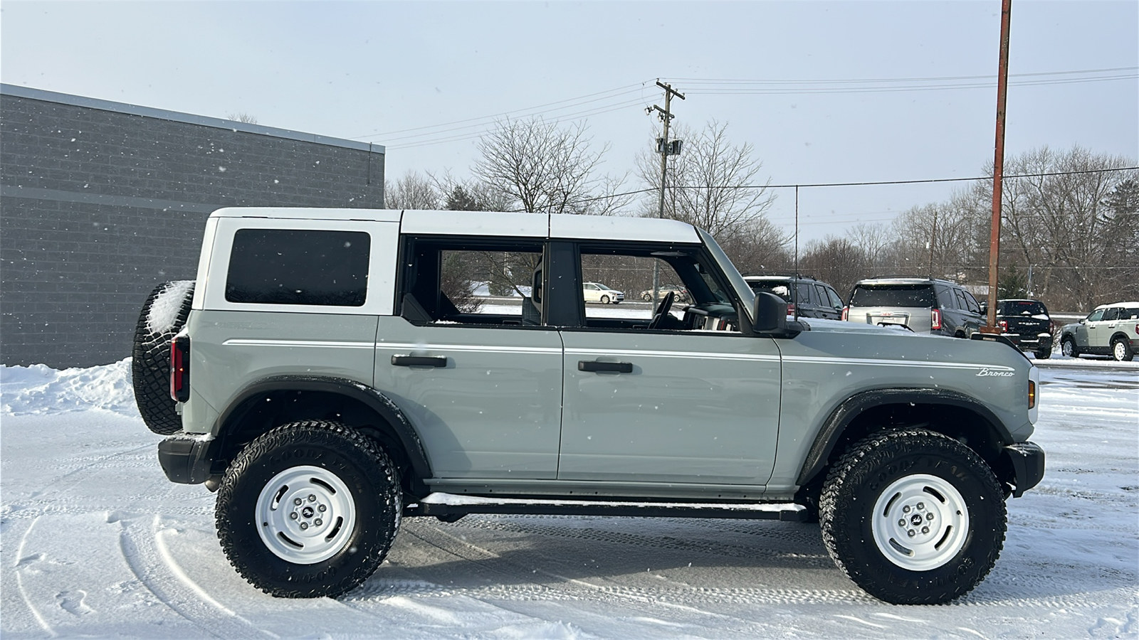 2023 Ford Bronco Heritage Edition 4