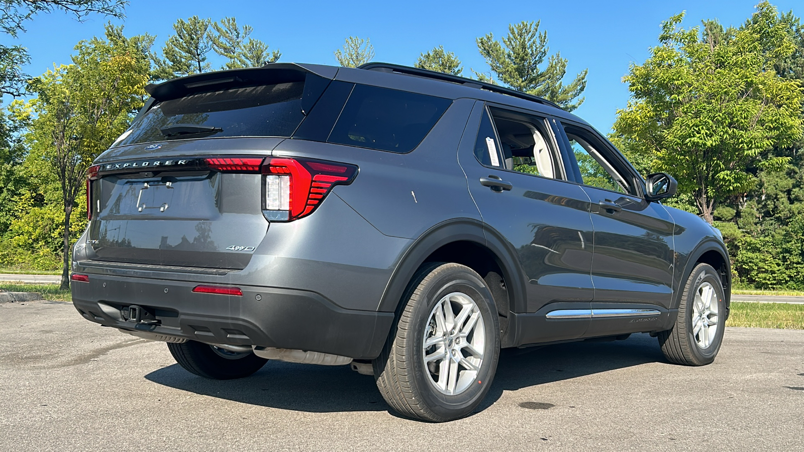 2025 Ford Explorer Active 11