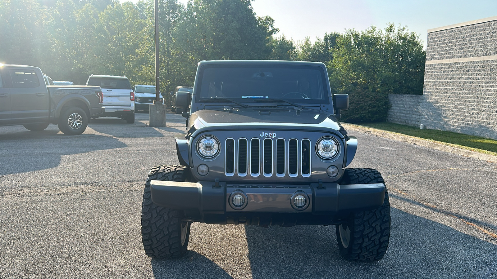 2018 Jeep Wrangler JK Unlimited Sahara 34