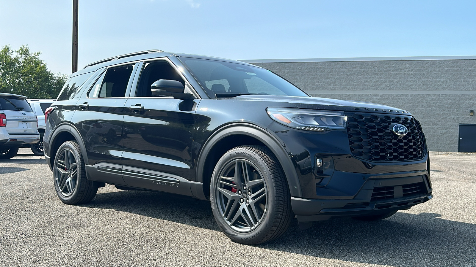 2025 Ford Explorer ST-Line 2