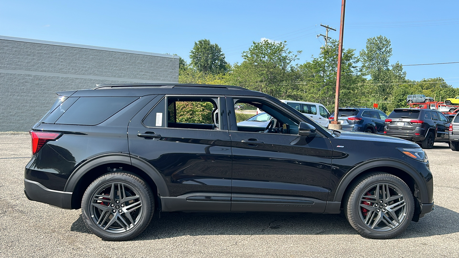 2025 Ford Explorer ST-Line 4