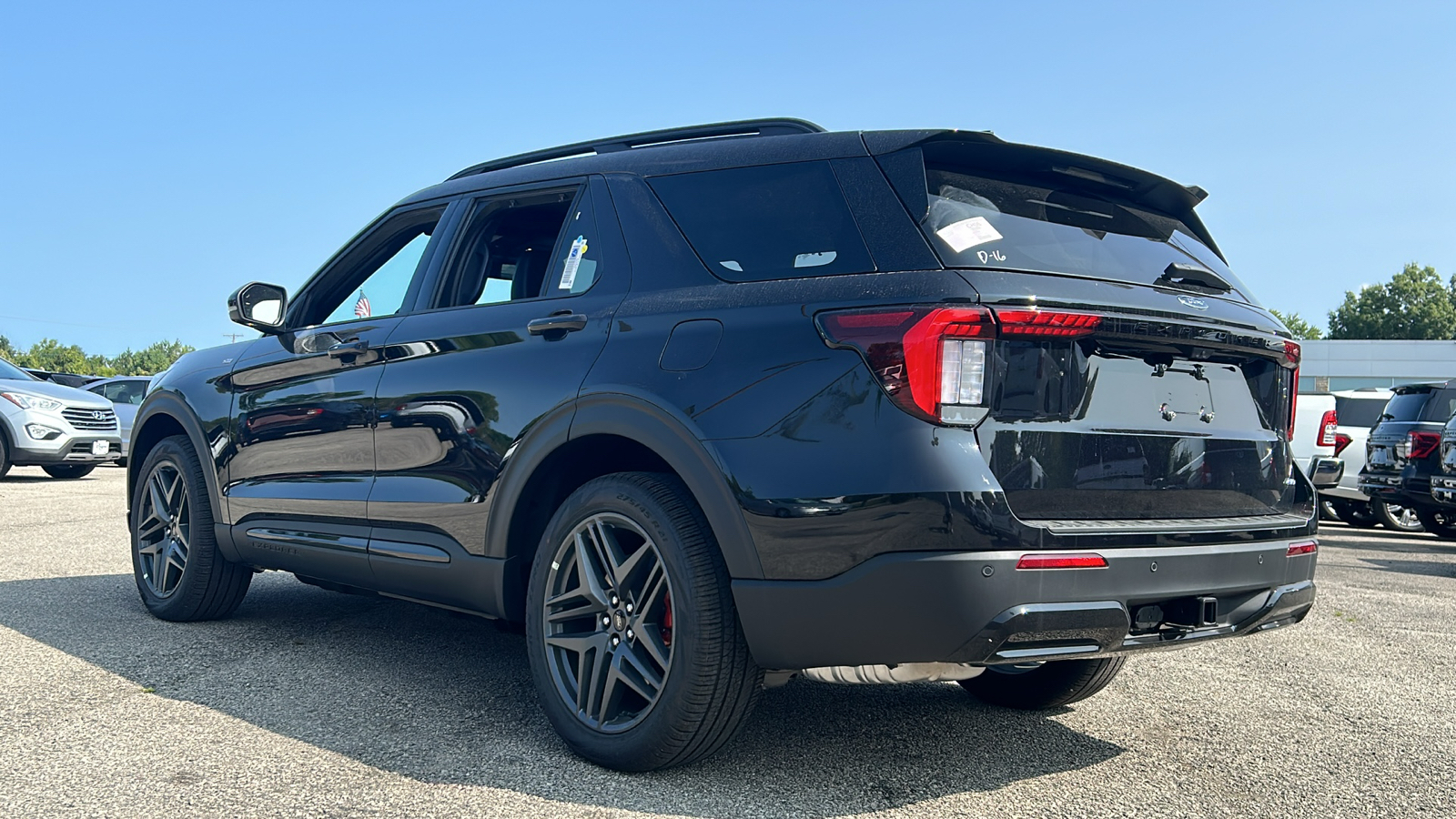 2025 Ford Explorer ST-Line 17