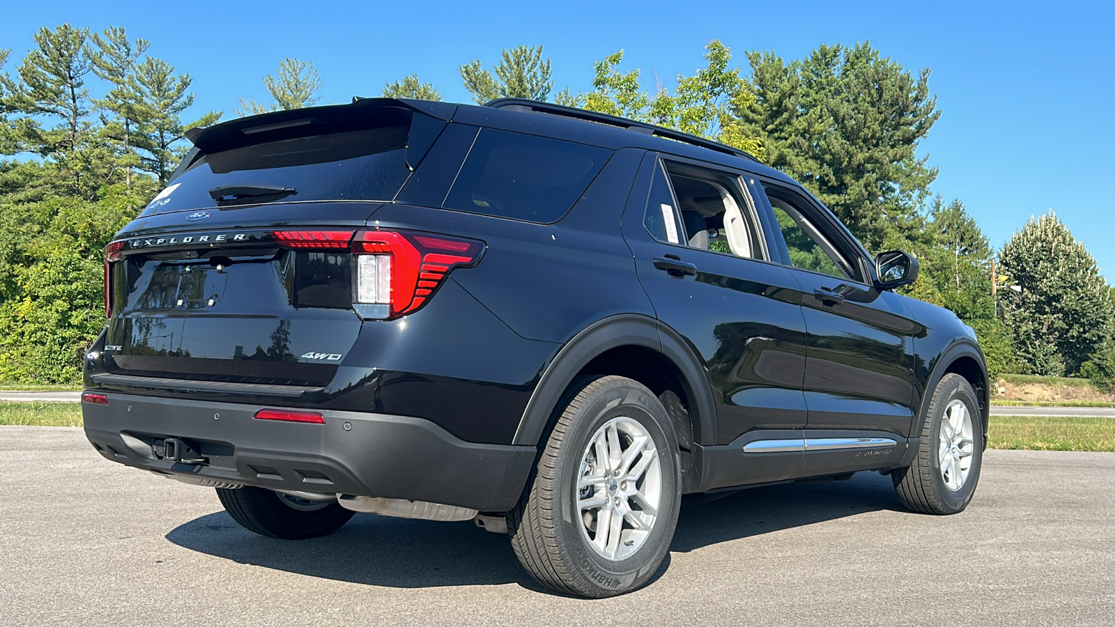 2025 Ford Explorer Active 11