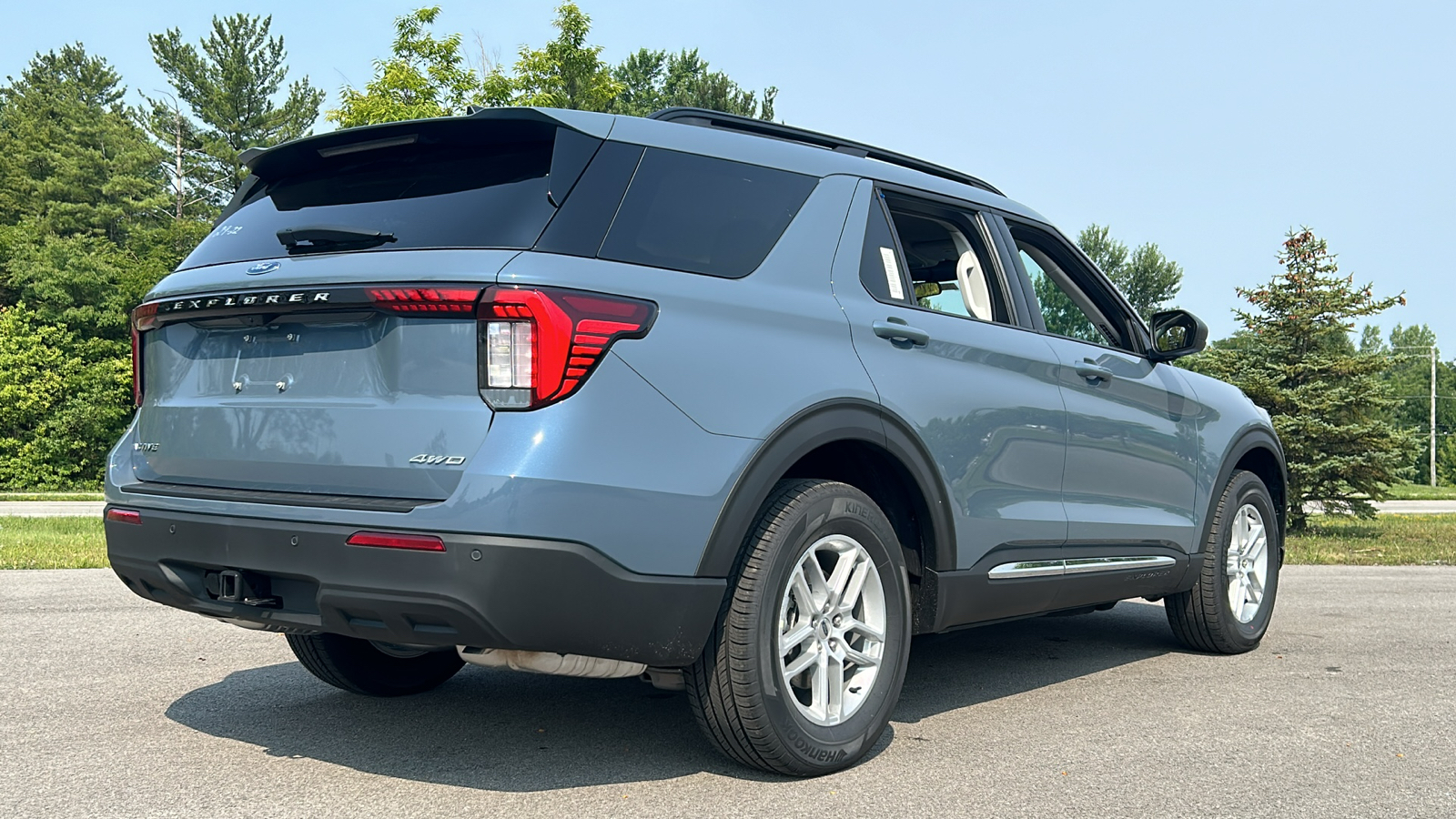 2025 Ford Explorer Active 11