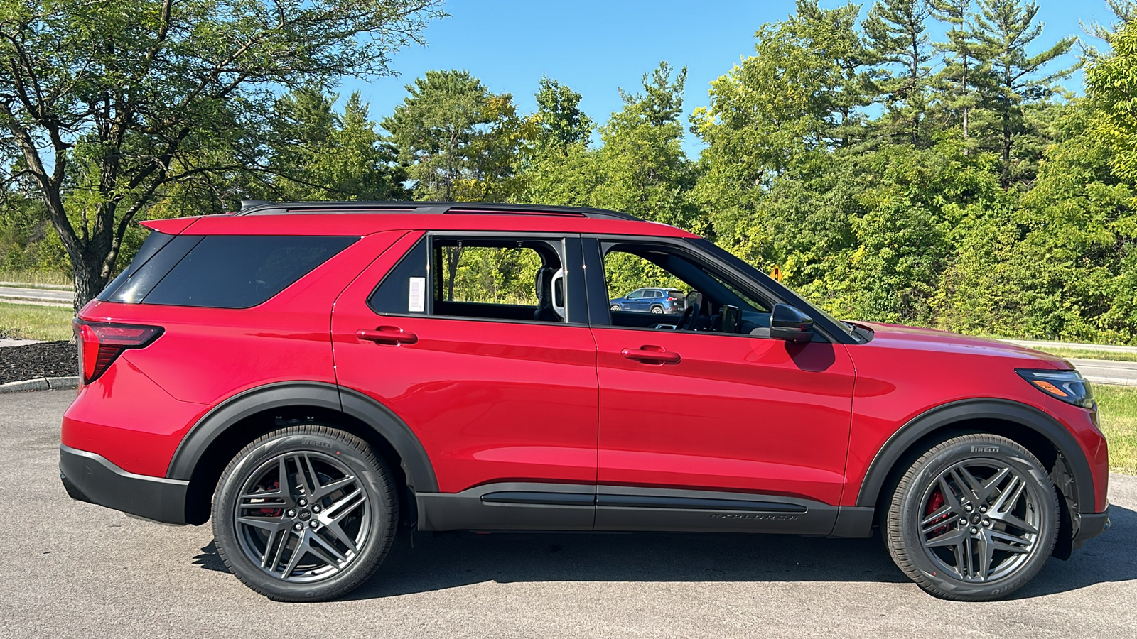 2025 Ford Explorer ST 4