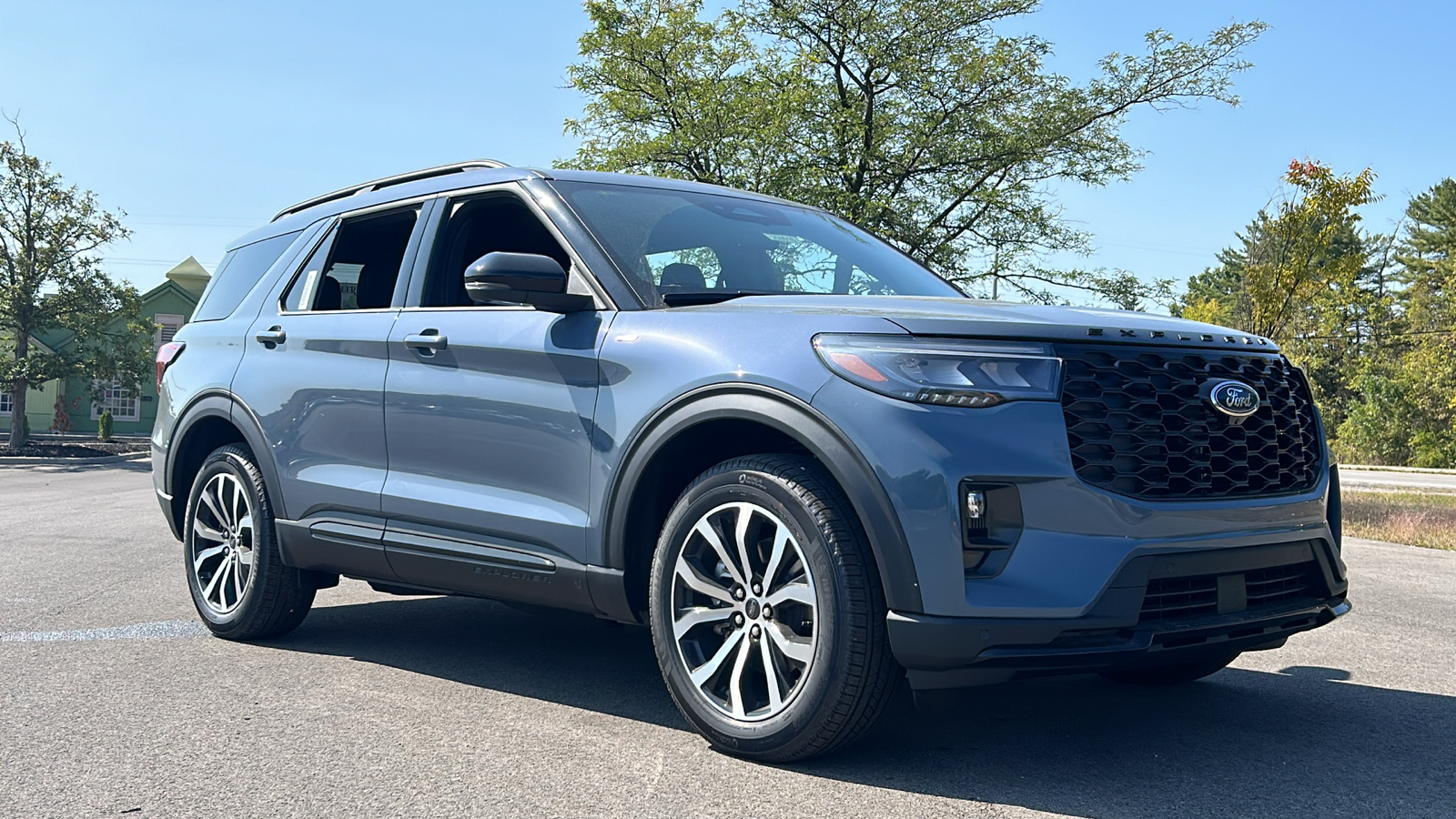 2025 Ford Explorer ST-Line 2