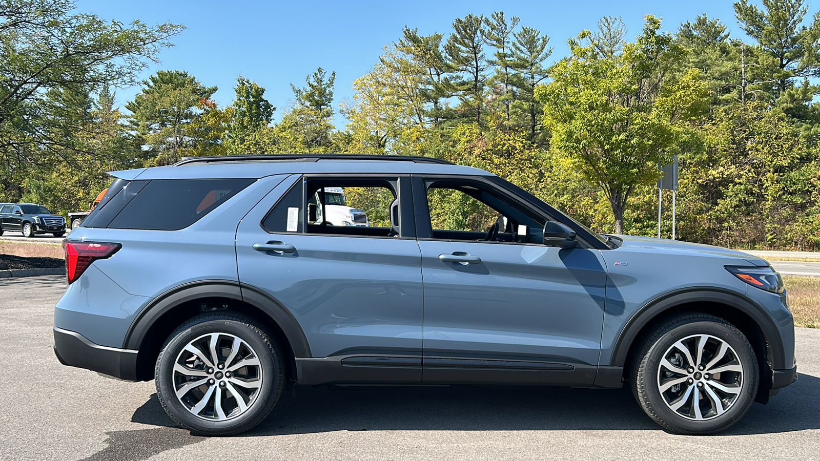 2025 Ford Explorer ST-Line 4