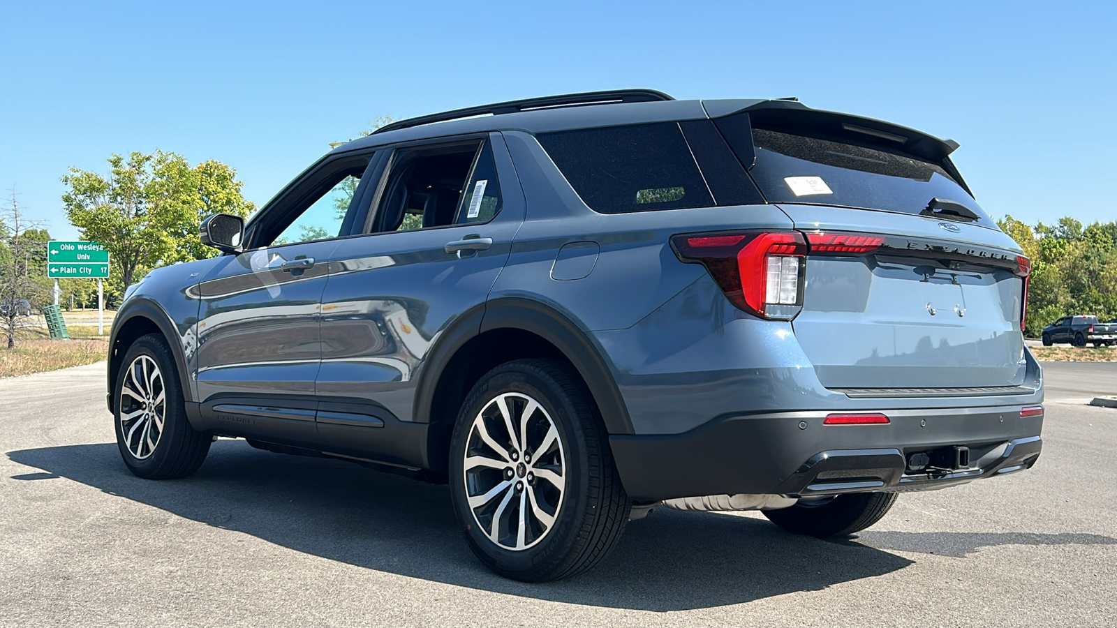 2025 Ford Explorer ST-Line 17