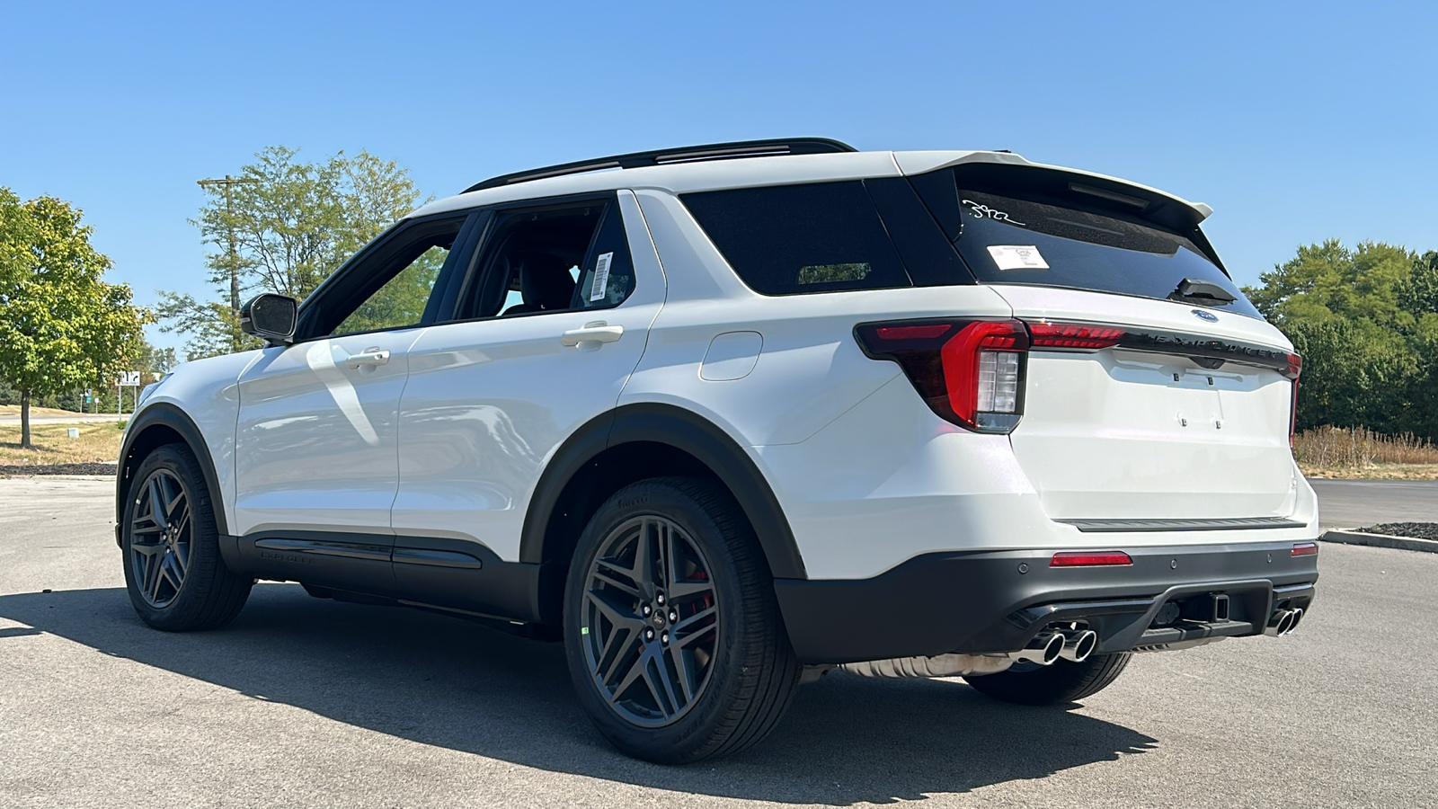 2025 Ford Explorer ST 17