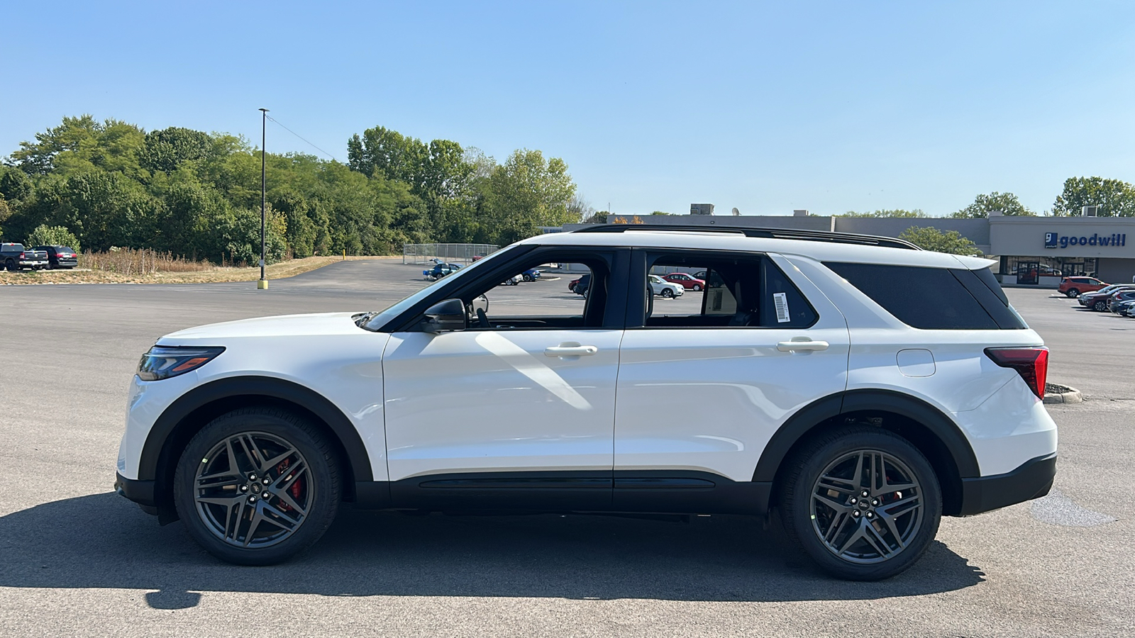 2025 Ford Explorer ST 18