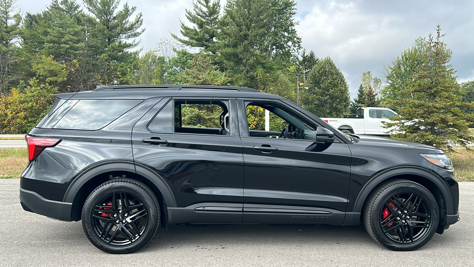 2025 Ford Explorer ST 4