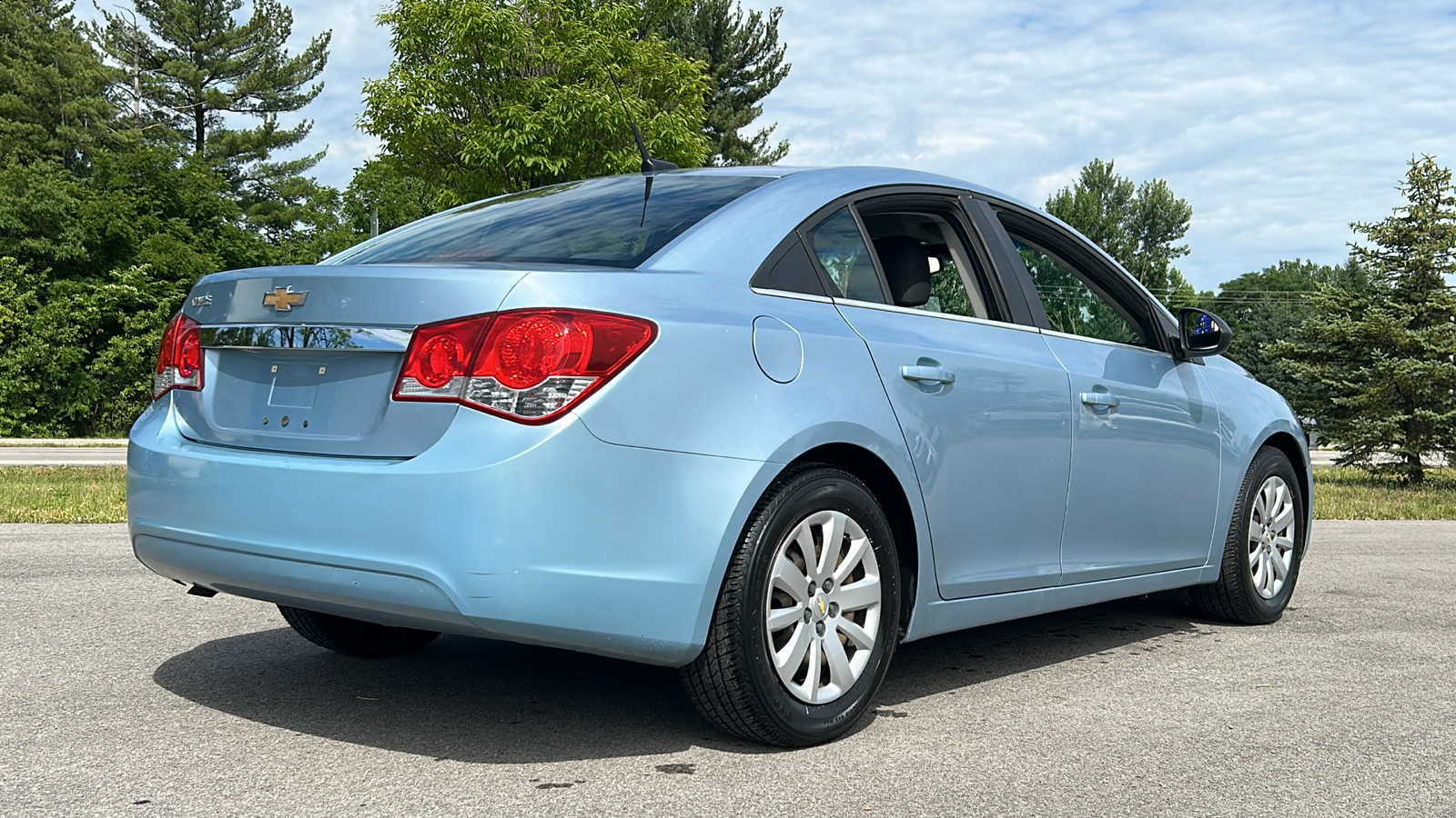 2011 Chevrolet Cruze LS 11