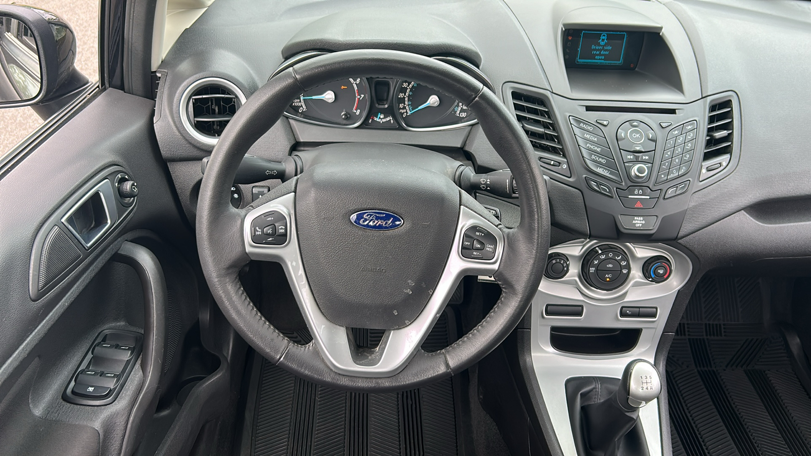 2016 Ford Fiesta SE 19