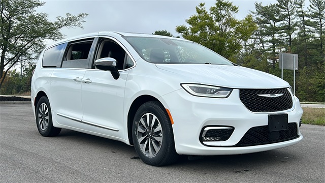 2023 Chrysler Pacifica Hybrid Limited 3