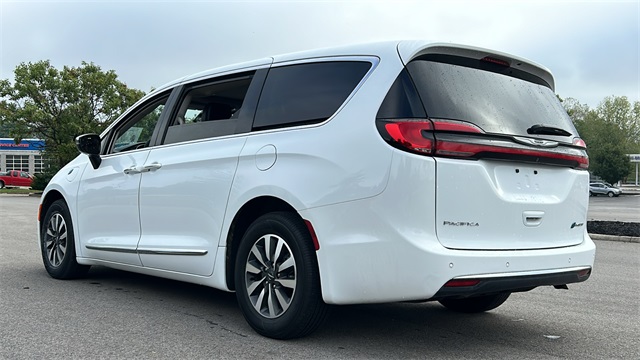 2023 Chrysler Pacifica Hybrid Limited 16