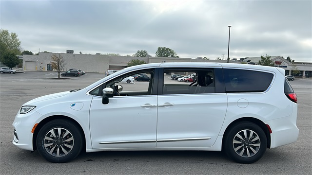 2023 Chrysler Pacifica Hybrid Limited 17