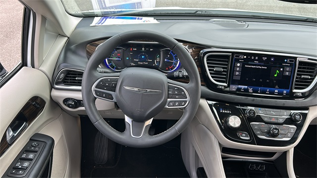 2023 Chrysler Pacifica Hybrid Limited 21