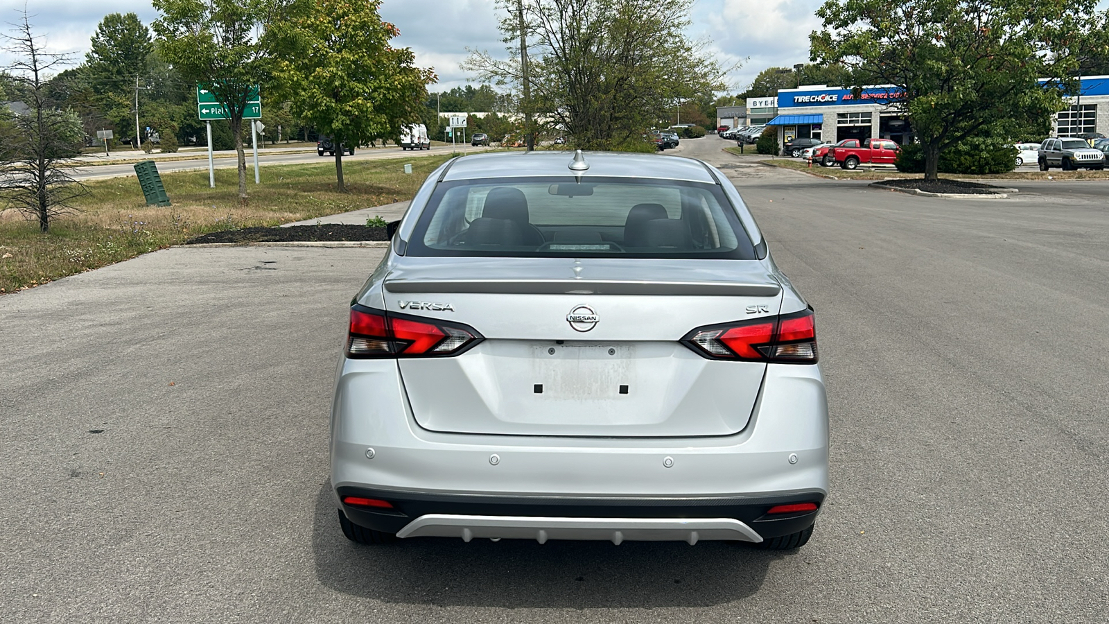 2022 Nissan Versa 1.6 SR 12