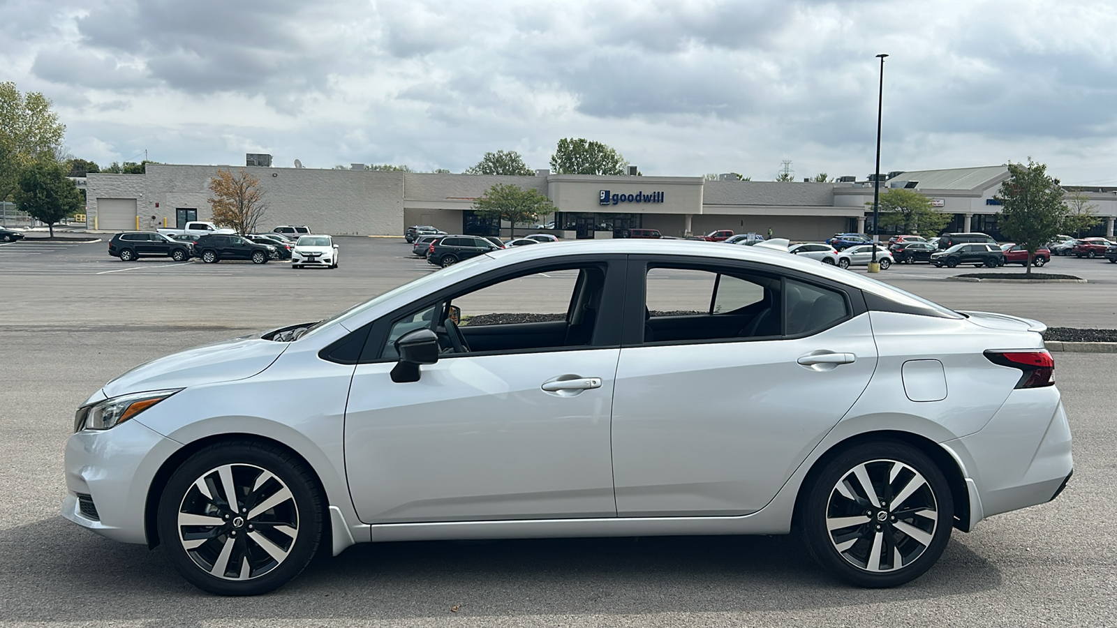 2022 Nissan Versa 1.6 SR 16