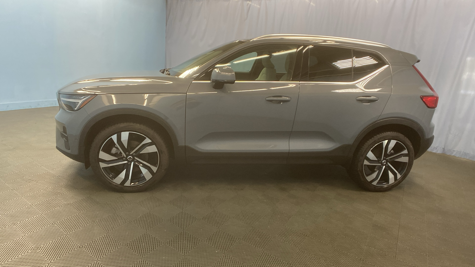 2023 Volvo XC40 Ultimate Bright Theme 4