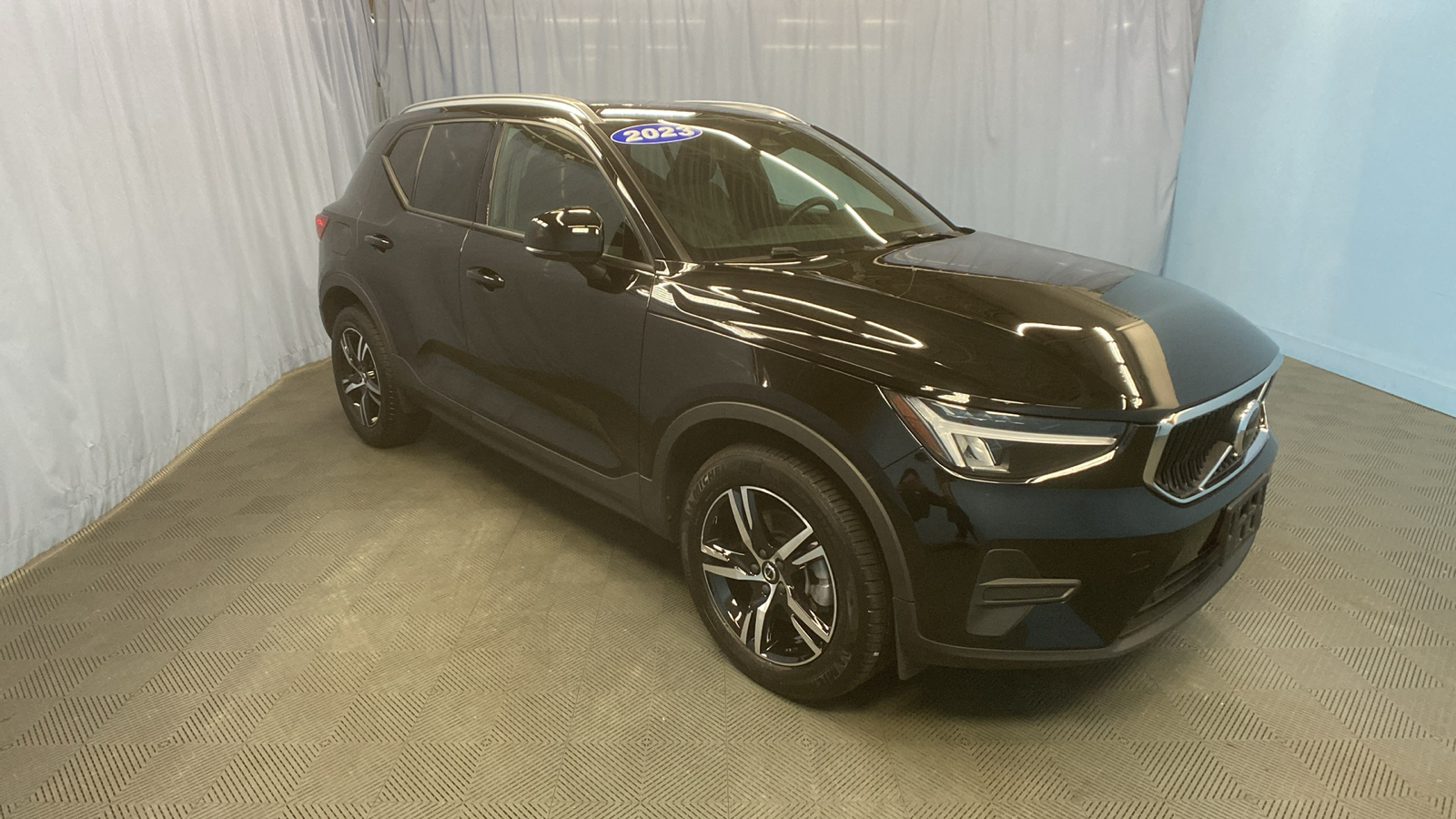 2023 Volvo XC40 Core 1