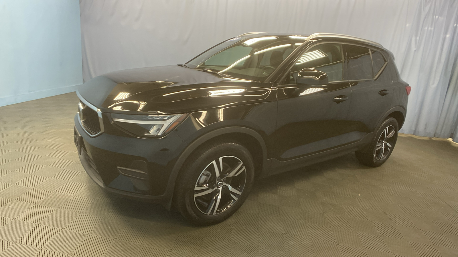 2023 Volvo XC40 Core 3