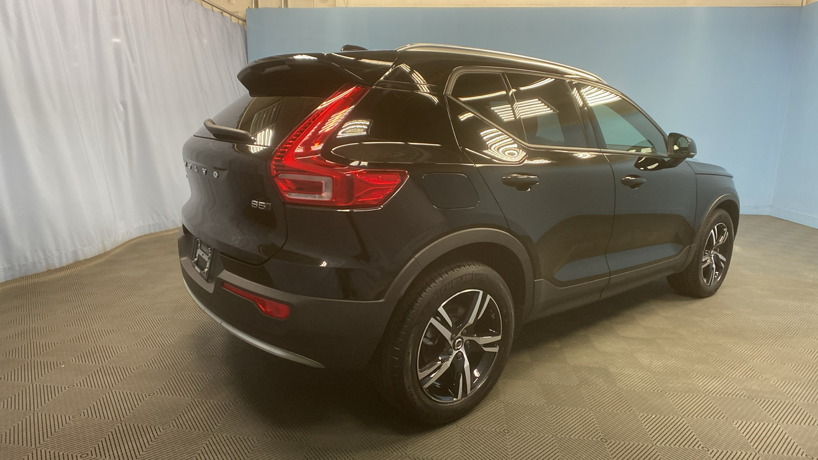 2023 Volvo XC40 Core 7