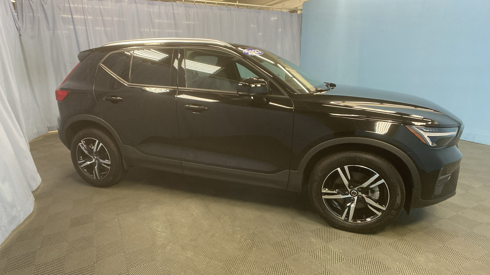 2023 Volvo XC40 Core 9