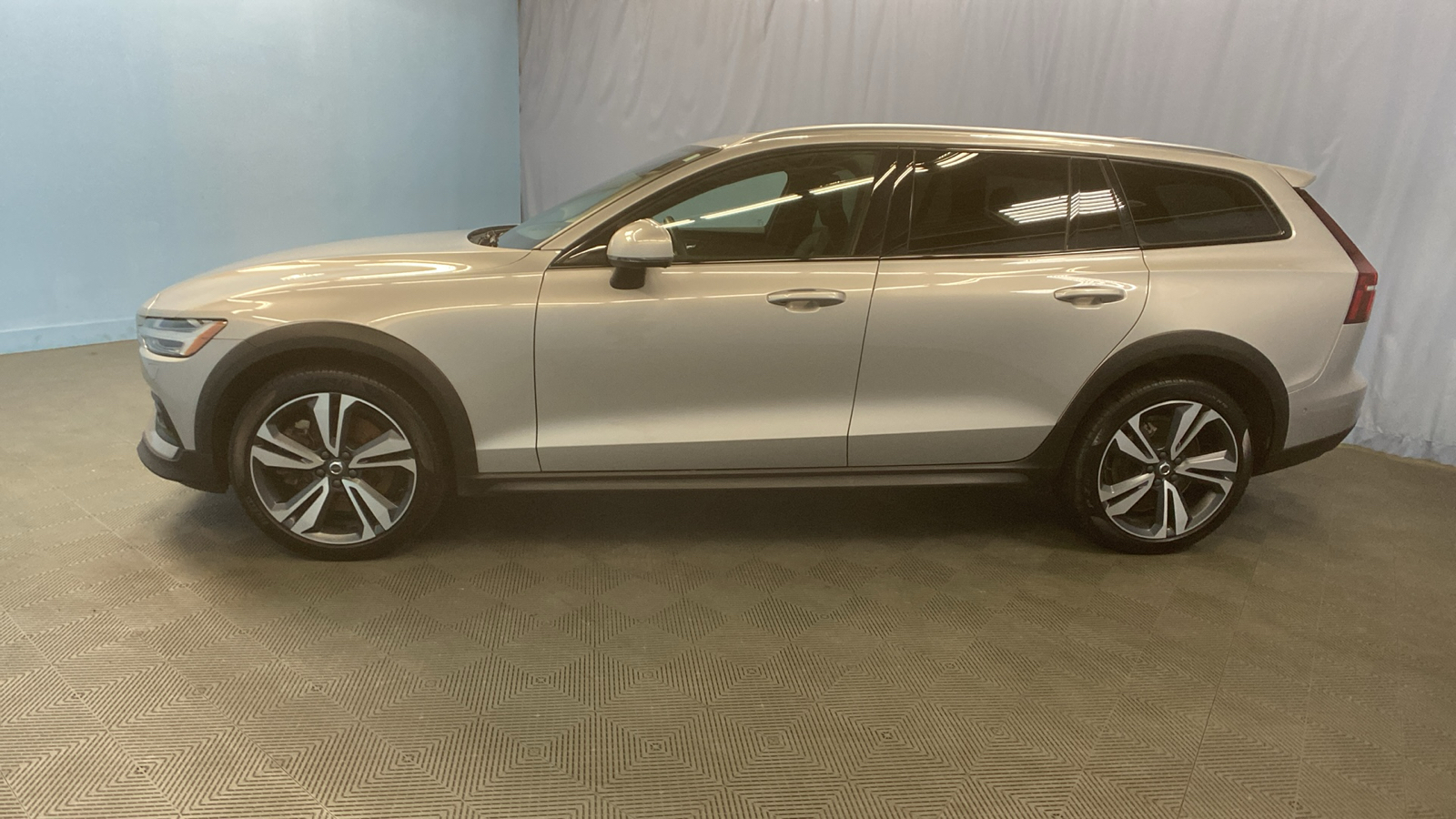 2023 Volvo V60 Cross Country Plus 4