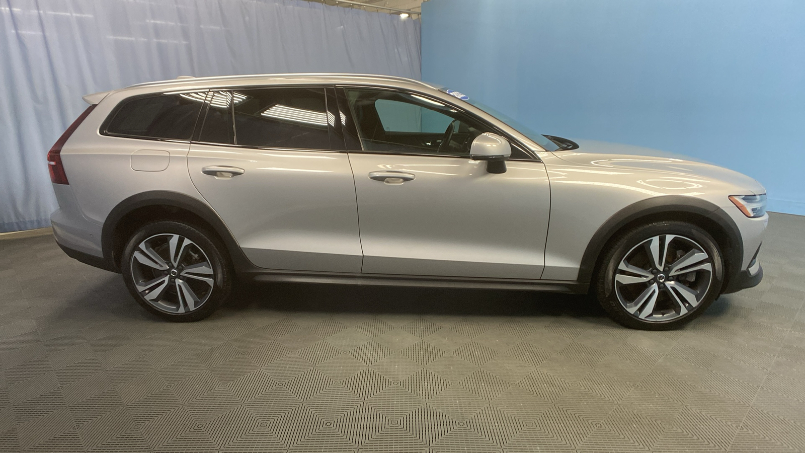 2023 Volvo V60 Cross Country Plus 8