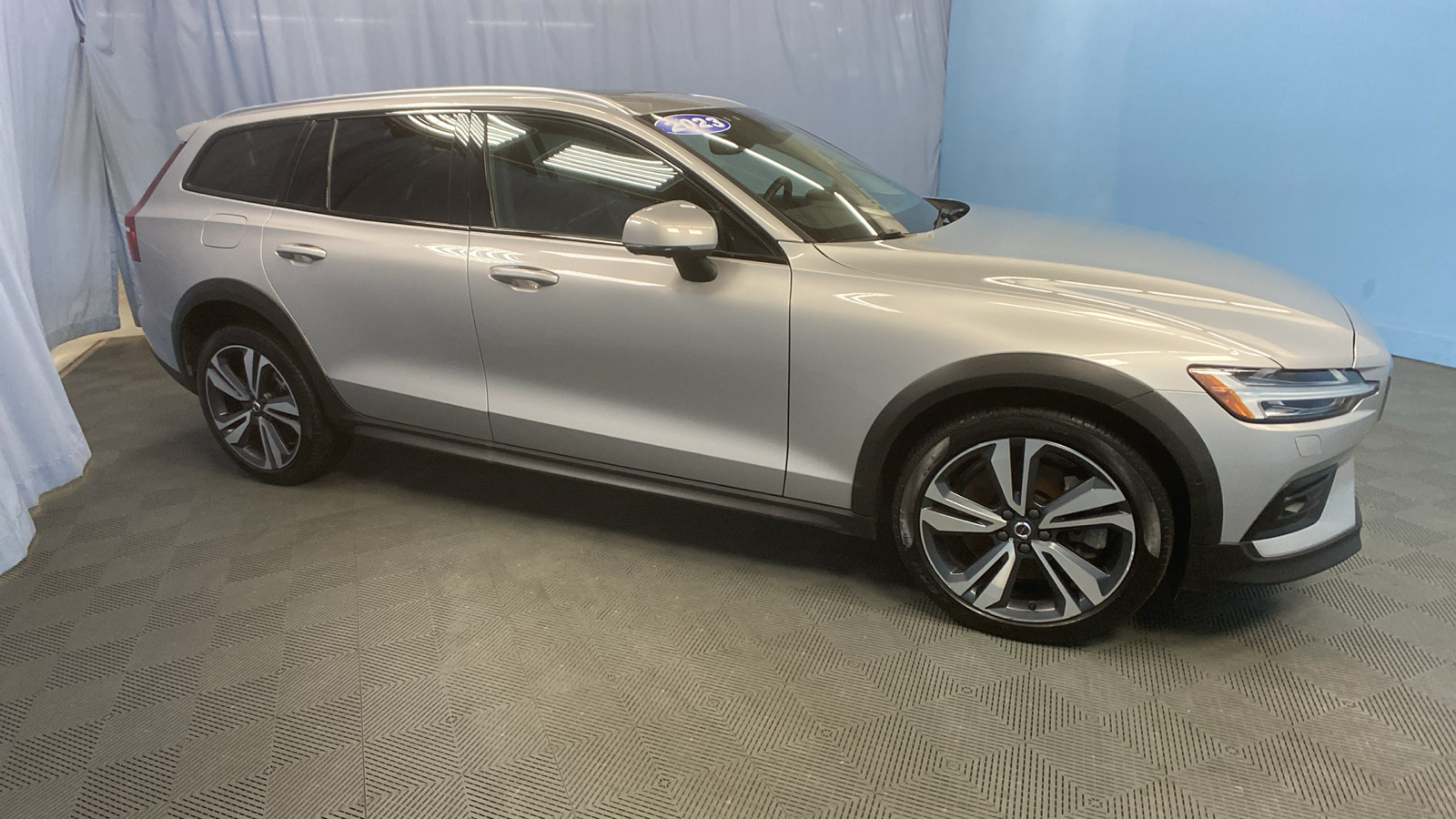 2023 Volvo V60 Cross Country Plus 9