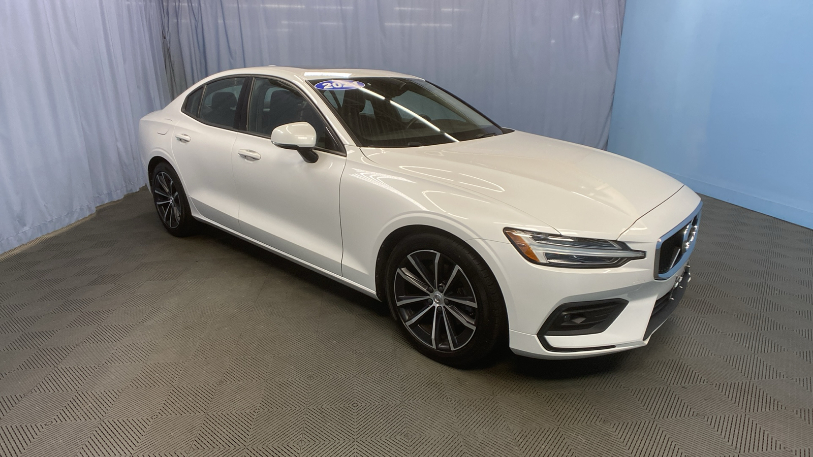 2021 Volvo S60 Momentum 1