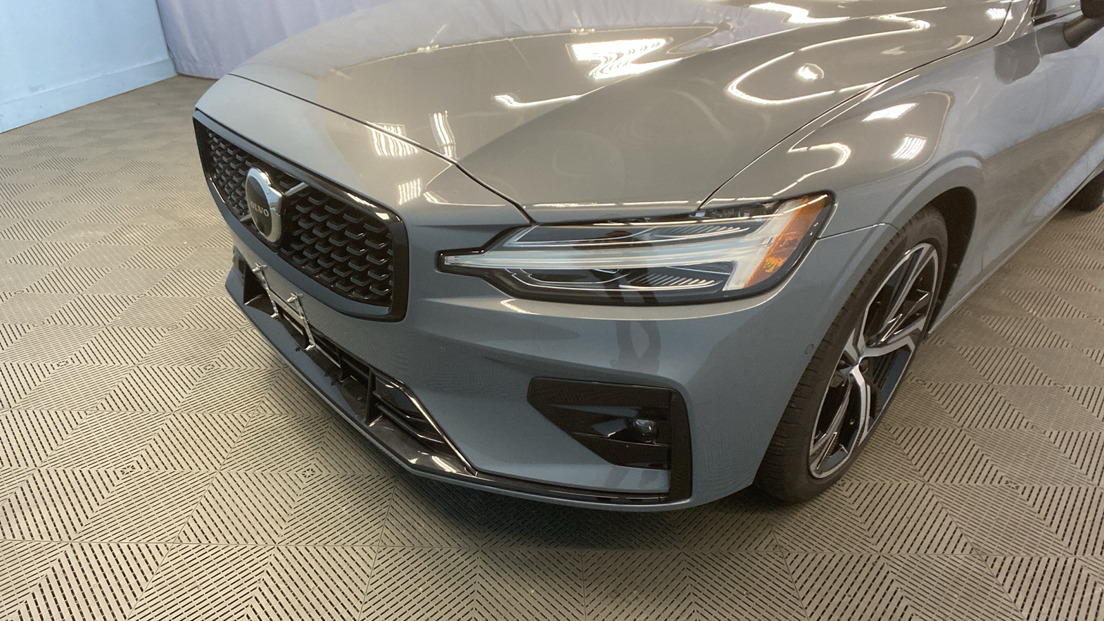 2023 Volvo S60 Plus Dark Theme 52