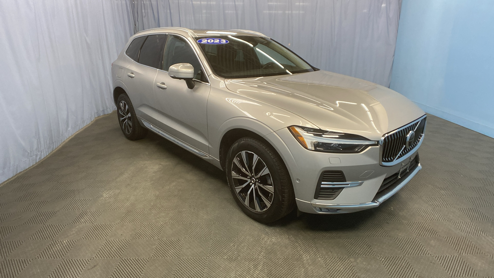 2023 Volvo XC60 Plus Bright Theme 1