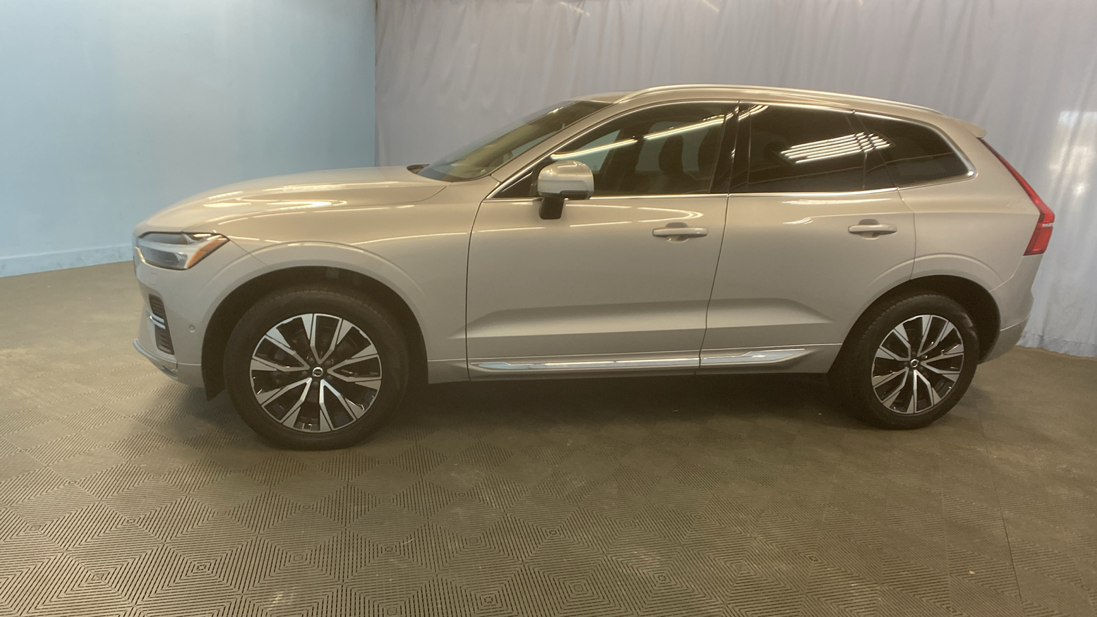 2023 Volvo XC60 Plus Bright Theme 4