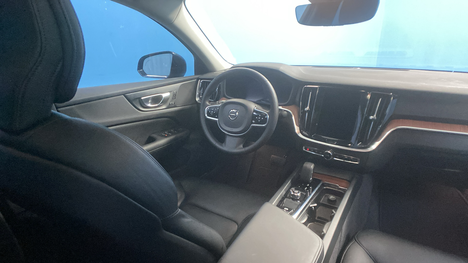 2024 Volvo S60 Plus Dark Theme 34