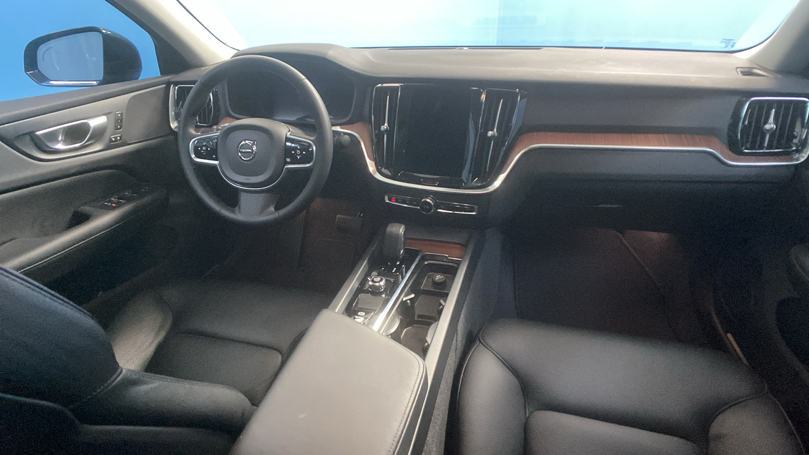 2024 Volvo S60 Plus Dark Theme 35