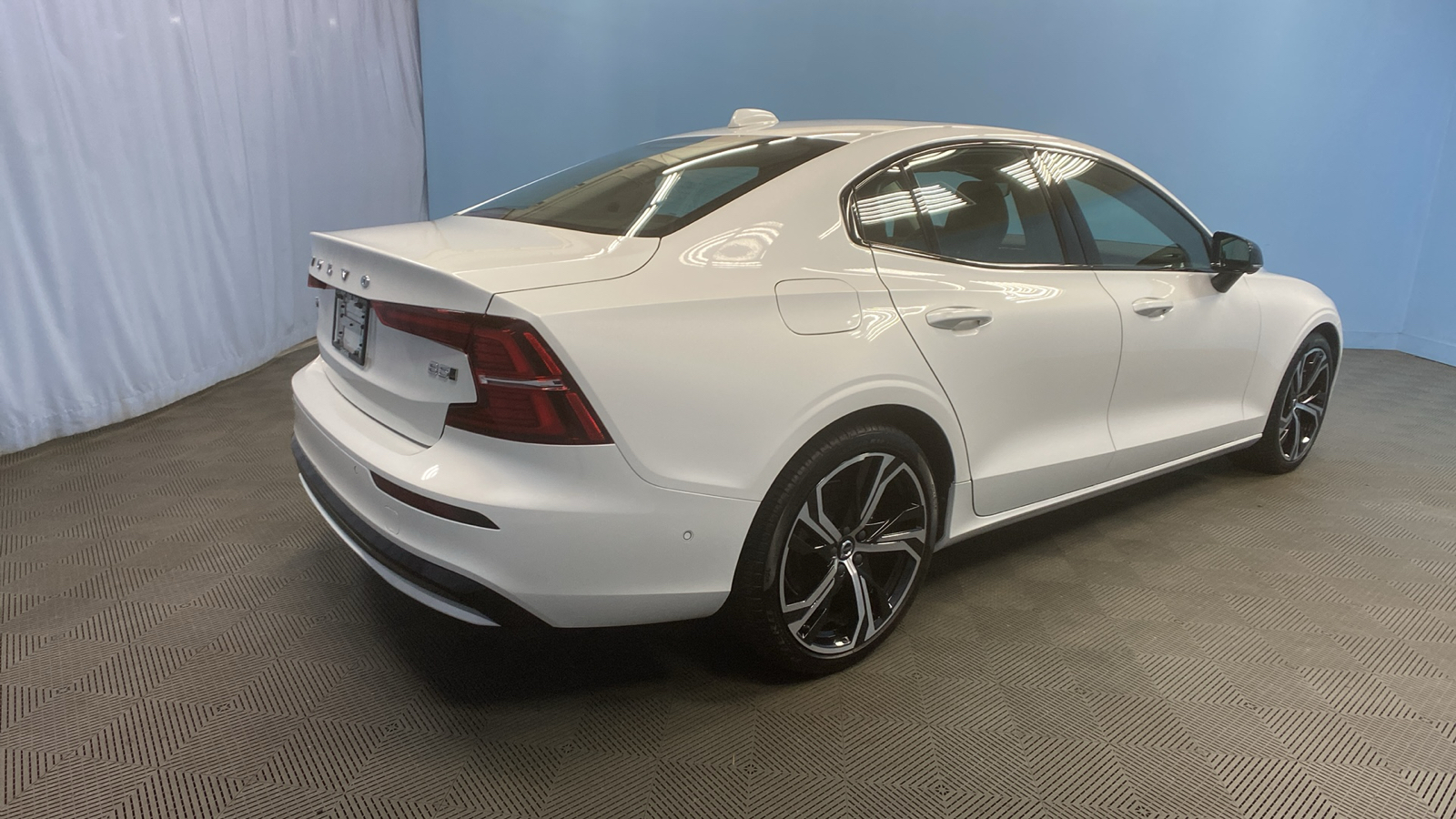 2024 Volvo S60 Plus Dark Theme 7