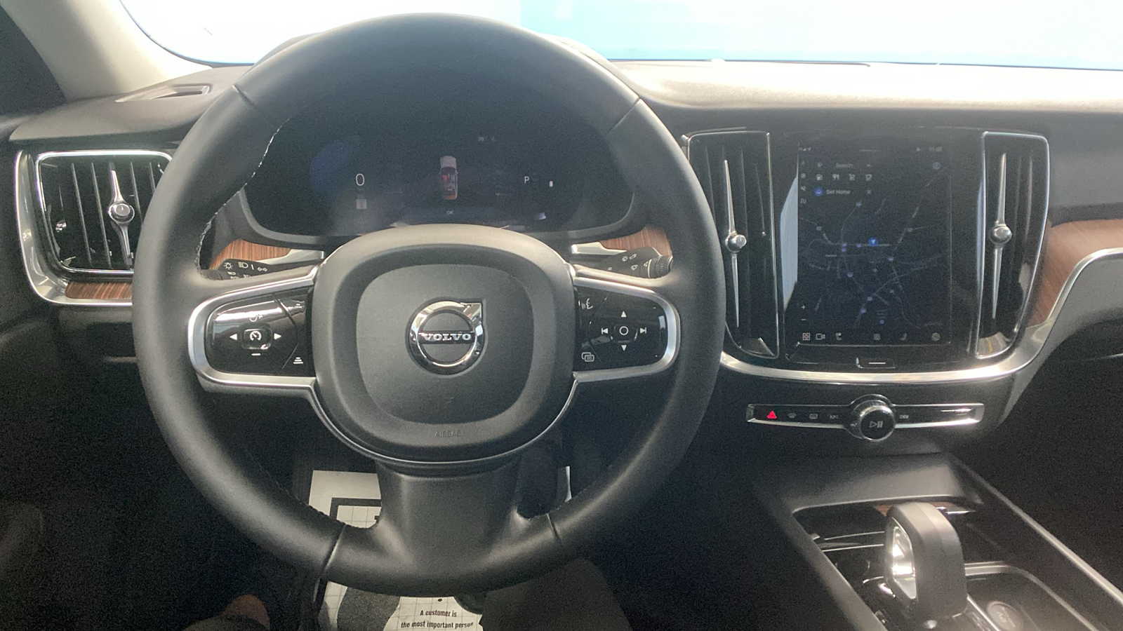 2024 Volvo S60 Plus Dark Theme 22