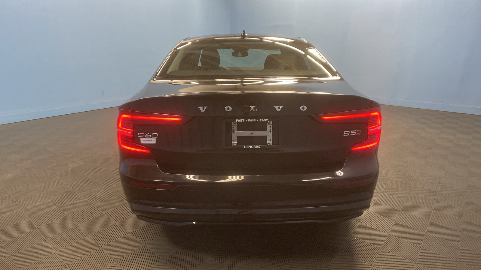 2024 Volvo S60 Plus Dark Theme 6