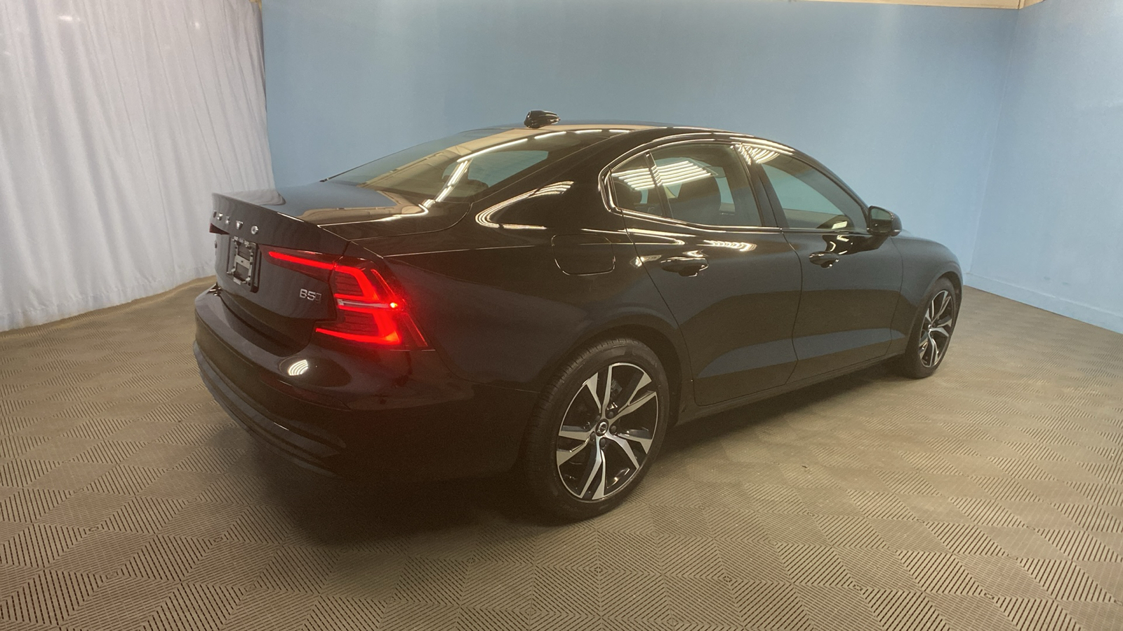 2024 Volvo S60 Plus Dark Theme 7