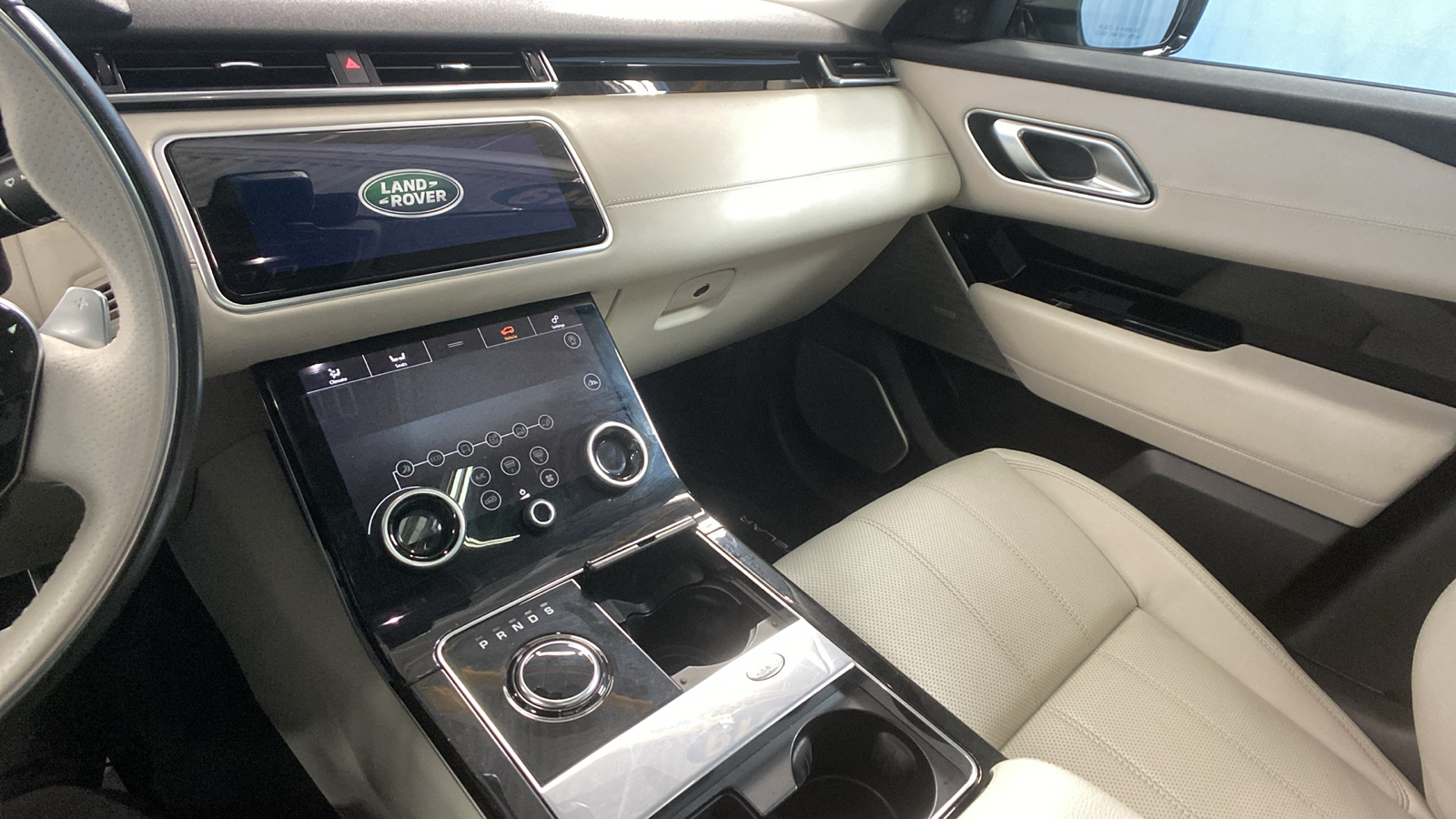 2019 Land Rover Range Rover Velar R-Dynamic SE 16