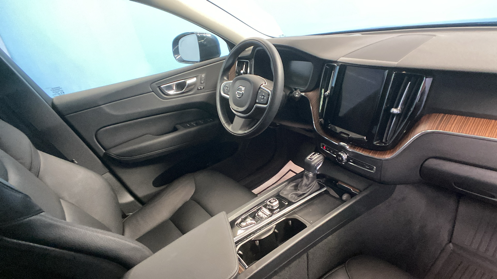 2021 Volvo XC60 Momentum 47